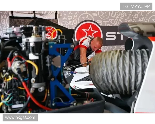 职业赛车队机械师团队的毫秒级协作